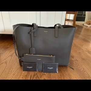SHOPPING BAG SAINT LAURENT E/W IN SUPPLE LEATHER